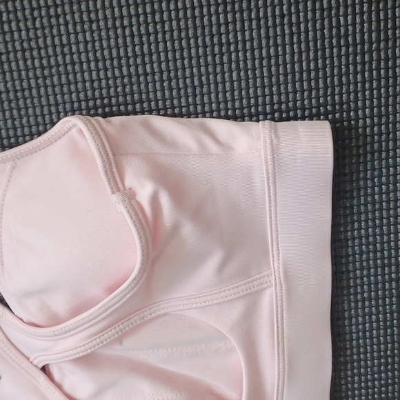 XS Tek Gear pink wicking, stretch fabric, sports workout bra w/ removable cups - Picture 9 of 16